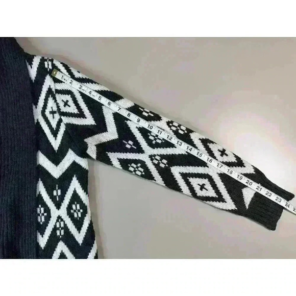 Old Navy Women’s M Aztec Sweater Open Front Cardigan Tunic Southwestern - Picture 11 of 13